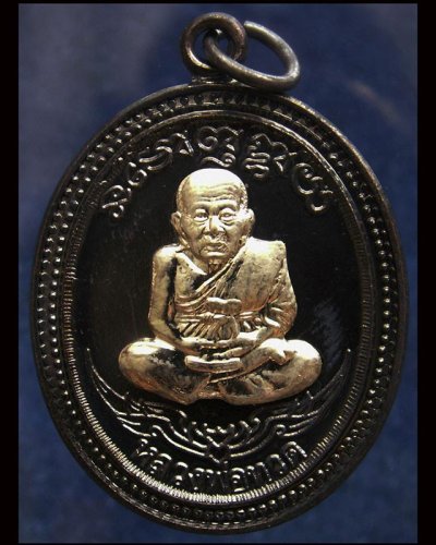 กรรมการ !!! เลข 932...เหรียญหลวงปู่ทวด หลังพ่อท่านเขียว วัดห้วยเงาะ รุ่นกิตติคุโณ 82 เนื้อทองแดงรมดำหน้า-หลังอัลปาก้า โค้ด-เลข พร้อมกล่องเดิม พ.ศ. 2553 สร้างแจกกรรมการ 999 องค์