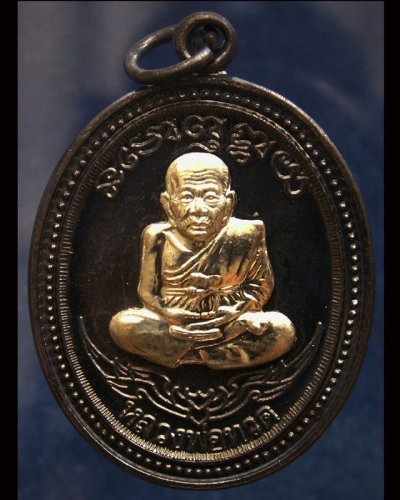 กรรมการ !!! เลข 943...เหรียญหลวงปู่ทวด หลังพ่อท่านเขียว วัดห้วยเงาะ รุ่นกิตติคุโณ 82 เนื้อทองแดงรมดำหน้า-หลังอัลปาก้า โค้ด-เลข พร้อมกล่องเดิม พ.ศ. 2553 สร้างแจกกรรมการ 999 องค์
