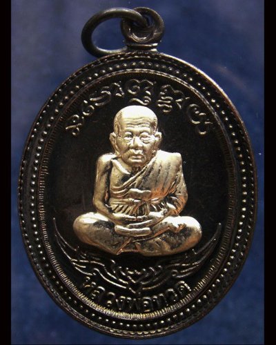 กรรมการ !!! เลข 958...เหรียญหลวงปู่ทวด หลังพ่อท่านเขียว วัดห้วยเงาะ รุ่นกิตติคุโณ 82 เนื้อทองแดงรมดำหน้า-หลังอัลปาก้า โค้ด-เลข พร้อมกล่องเดิม พ.ศ. 2553 สร้างแจกกรรมการ 999 องค์