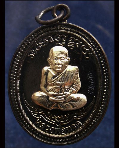 กรรมการ !!! เลข 959...เหรียญหลวงปู่ทวด หลังพ่อท่านเขียว วัดห้วยเงาะ รุ่นกิตติคุโณ 82 เนื้อทองแดงรมดำหน้า-หลังอัลปาก้า โค้ด-เลข พร้อมกล่องเดิม พ.ศ. 2553 สร้างแจกกรรมการ 999 องค์