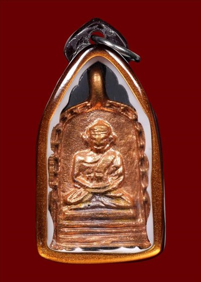 3000.- เหรียญหล่อจอบใหญ่รุ่น3หลวงพ่อไปล่ วัดกำแพง กทม. รุ่นสร้างมณฑป ปี2555 เลี่ยมกรอบเก่า (ออกบัตรไม่สรุปผล)  องค์ที่2