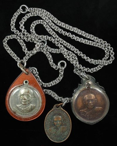 1000.- ชุดเหรียญหลวงพ่อฤาษีลิงดำ วัดท่าซุง จ.อุทัยธานี 3 เหรียญ พร้อมสร้อย