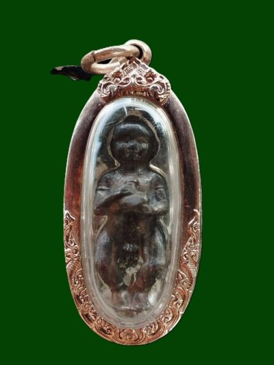 1500.- กุมารทองหลวงพ่อกวย วัดโฆสิตาราม จ.ชัยนาท พิมพิ์ใหญ่ ปี2521 เนื้อตะกั่ว เลี่ยมเงิน องค์ที่ 1