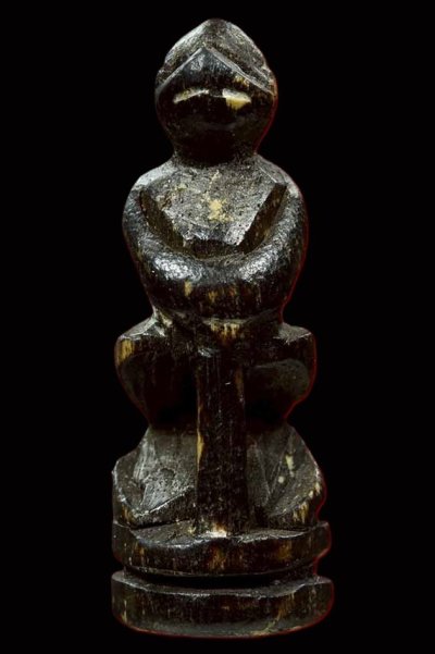 650.- ลิงจับหลัก ไม้แกะ ไม่ทราบที่ ขนาดประมาณ 1 นิ้ว