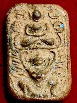 พระพุทธทรงครุฑ เนื้อดิน