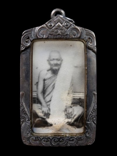 2500.- รูปถ่ายหลวงพ่อเกิด วัดสะพาน จ.นครนายก เลี่ยมจับขอบเงิน