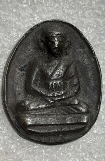 2000.-เหรียญหล่อรูปไข่ หลวงพ่อไปล่ วัดกำแพง กทม. รุ่น2 เนื้อโลหะสำริด ปี2539 พร้อมตลับ องค์ที่2