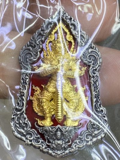 800.-ท้าวเวสสุวรรณ วัดแค จ.สุพรรณบุรี ปี2565 รุ่นปลดหนี้ เนื้อบรอนซ์ ชุบเงินซาติน ลงยาแดง องค์ทอง no.1164 กล่องเดิม