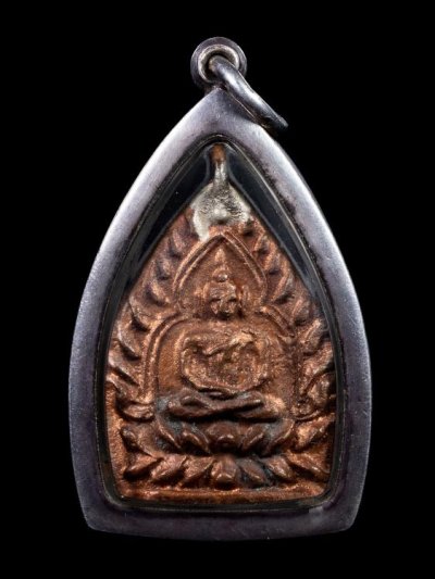 3800.-เจ้าสัว4 เนื้อทองแดง รุ่นสร้างเขื่อน วัดกลางบางแก้ว นครปฐม เลี่ยมจับกรอบเงินขัดมัน องค์ที่3