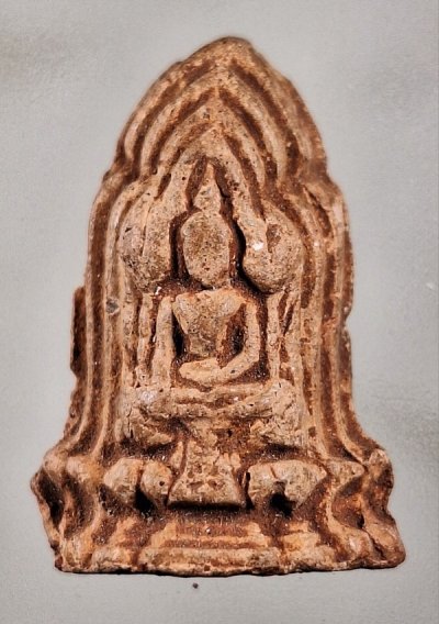 เคาะเดียว.....เคาะเดียว...พระโคนสมอ นั่งปราสาท หรือซุ้มปราสาท กรุวัดค้างคาว