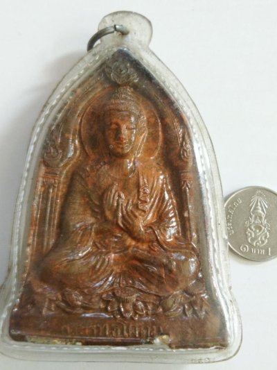 500.- พระพุทธโคดม หลวงพ่อขอม วัดไผ่โรงวัว ปี05 เนื้อดินพร้อมเลี่ยม