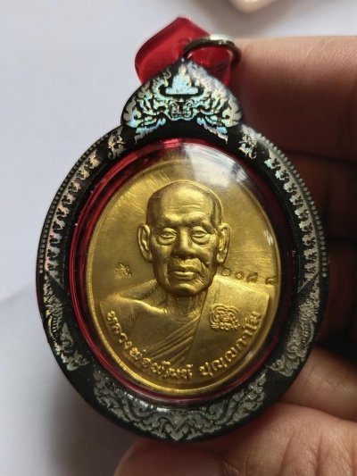 600.-เหรียญหลวงพ่อพัฒน์ รุ่นไอ้ไข่ ให้รวย วัดห้วยด้วน จ.นครสวรรค์ เลี่ยมกรอบงานเลเซอร์เลข2088