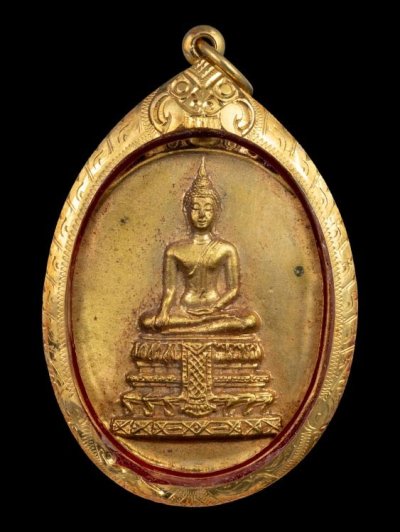 8000.-เหรียญรูปไข่หลวงพ่อวัดไร่ขิง จ.นครปฐม ปี14 เลี่ยมทอง (ส่งออกบัตรไม่มีข้อมูล)