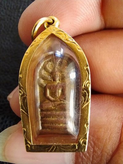 5500.-พระนาคปรกใบมะขาม หลวงพ่อเนื่อง วัดจุฬามณี จ.สมุทรสงคราม รุ่น2 ปี2521 เลี่ยมทอง