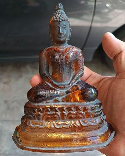 พระบูชาพระแก้วมรกต พิธี 25 พุทธศตวรรษ เนื้อแก้วสีน้ำผึ้ง สีพิเศษ นิยมหายาก ขนาดหน้าตัก 3 นิ้ว สูงประมาณ 6 นิ้ว