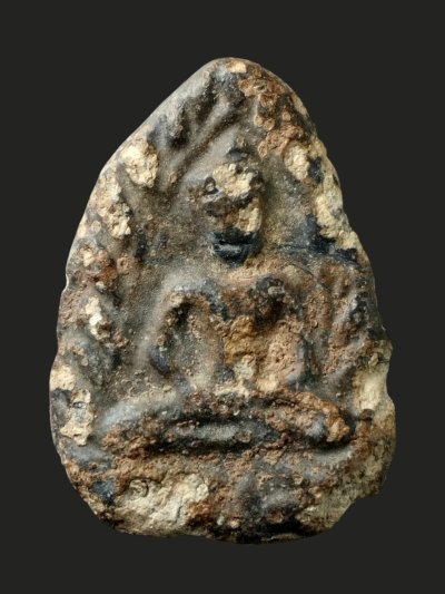 พระเนื้อชินสนิมแดง