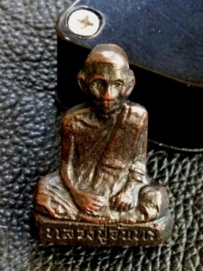 800.- รูปเหมือนปั๊มรุ่นแรก หลวงปู่จันทร์ วัดทุ่งเฟื้อ จ.นครศรีธรรมราช ปี28 พร้อมกรอบ