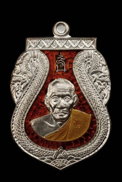 1500.-เหรียญเสมา อายุ101ปี พ่อท่านเอื้อม วัดบางเนียน จ.นครศรีธรรมราช ปี2550 เนื้อเงินลงยาแดง