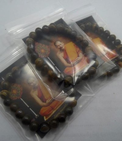 700.- กำไลหินตาเสือ หลวงปู่ศิลา วัดพระธาตุหมื่นหิน จำนวน 3 เส้น