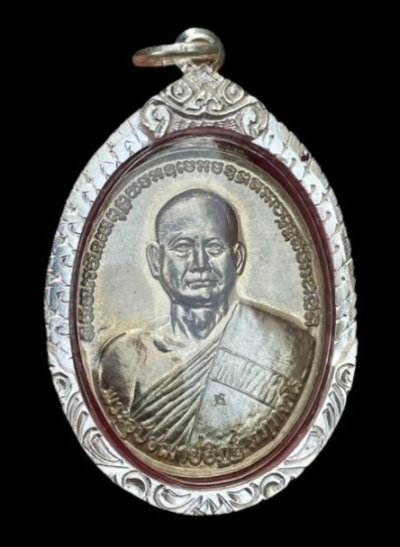 3000.- เหรียญหลวงพ่ออิฐฎ์ วัดจุฬามณี รุ่นรัตนมงคลปี 60 เนื้ออัลปาก้า สมุทรสงคราม NO. 2692 เลี่ยมเงิน