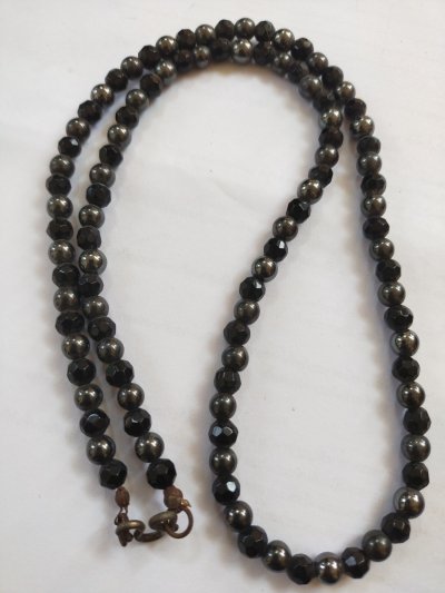 200.-สร้อยเก่ามือ2 สีดำ ยาว23นิ้ว