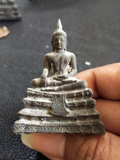 2500.-พระบูชาตั้งหน้ารถ หลวงพ่อวัดไร่ขิง เนื้อโลหะ