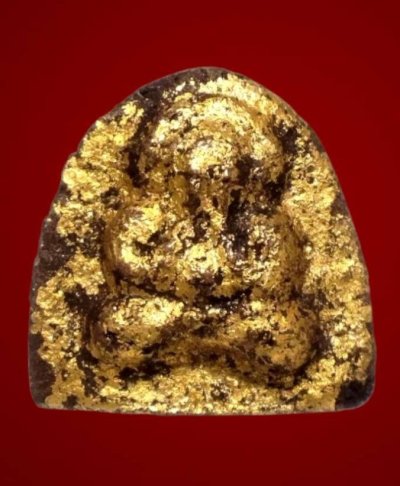 ชื่อพระ: พระปิดตา พิมพ์เล็ก หลังเรียบ  มวลสาร: เนื้อผงคลุกรัก ปิดทอง  ผู้สร้าง: หลวงพ่อปาน วัดเครือวัลย์ จังหวัดชลบุรี  ปีที่สร้าง: ประมาณปี พ.ศ. 2500 - 2515  ผู้ออกบัตร: บัตรรับรองพระแท้โดย พระปิดตาและพระเครื่องภาคตะวันออก a50