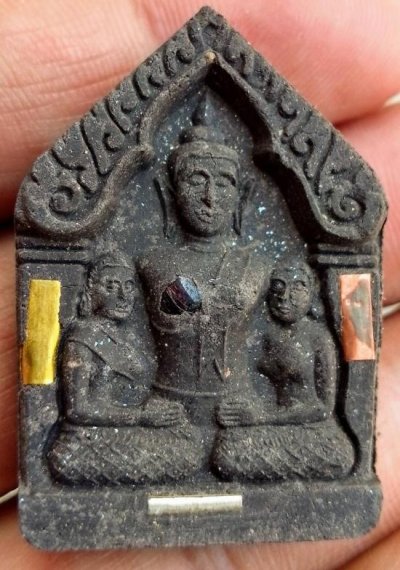 พระขุนแผน รุ่นโชคลาภมหาเศรษฐี หลวงปู่หงษ์ วัดเพชรบุรี ปี 2546 ฝังตะกรุด 3K ฝังพลอยเสก พร้อมกล่องเดิม