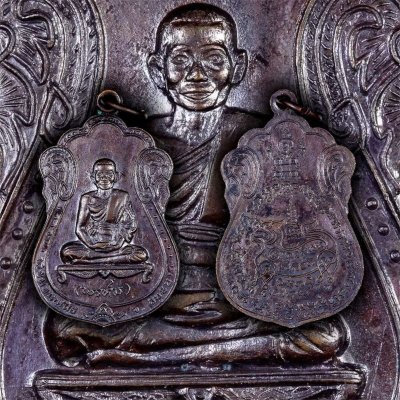 เหรียญนพเก้า หลังสิงห์ หลวงพ่อพรหม วัดขนอนเหนือ จ.อยุธยา ปี 2517 เนื้อทองแดง เลี่ยมเลนส์นูน