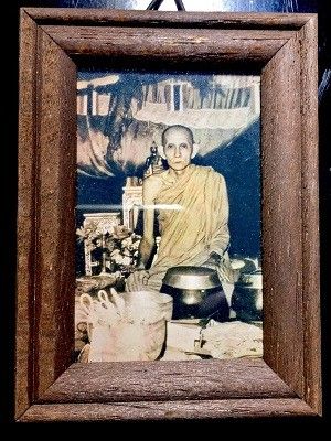 รูปถ่ายหลวงพ่อกวย วัดโฆสิตาราม จ.ชัยนาท  กรอบไม้สัด ขนาด 3x4 นิ้ว