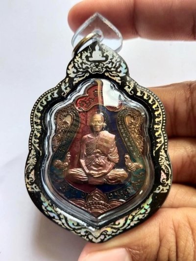 500.-เหรียญหลวงพ่อทอง วัดบ้านไร่ จ.นครราชสีมา รุ่นรวยทันใจ ปี2564 เนื้อแดงลงยา no.1194พร้อมกล่อง