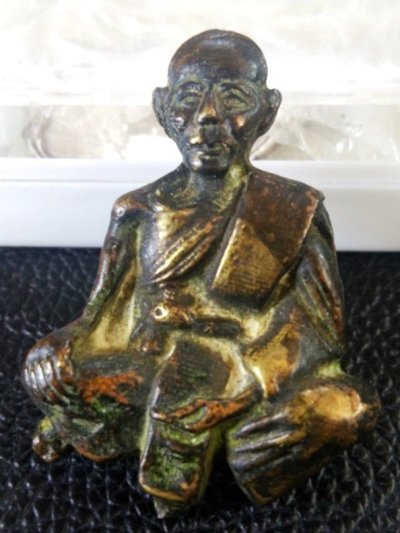 800.-รูปเหมือนปั๊มเกจิ ครึ่งซีกเนื้อทองเหลือง