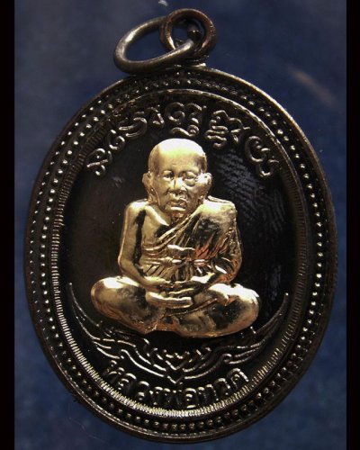 กรรมการ !!! เลข 964...เหรียญหลวงปู่ทวด หลังพ่อท่านเขียว วัดห้วยเงาะ รุ่นกิตติคุโณ 82 เนื้อทองแดงรมดำหน้า-หลังอัลปาก้า โค้ด-เลข พร้อมกล่องเดิม พ.ศ. 2553 สร้างแจกกรรมการ 999 องค์