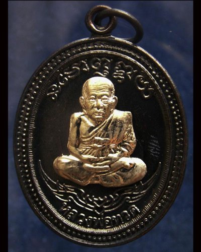 กรรมการ !!! เลข 965...เหรียญหลวงปู่ทวด หลังพ่อท่านเขียว วัดห้วยเงาะ รุ่นกิตติคุโณ 82 เนื้อทองแดงรมดำหน้า-หลังอัลปาก้า โค้ด-เลข พร้อมกล่องเดิม พ.ศ. 2553 สร้างแจกกรรมการ 999 องค์