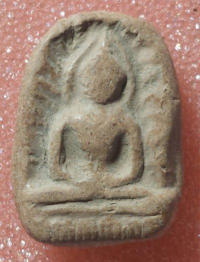 พระเนื้อดินพิมพ์ซุ้มกอ กรุลานดอกไม้ จ.สุโขทัย