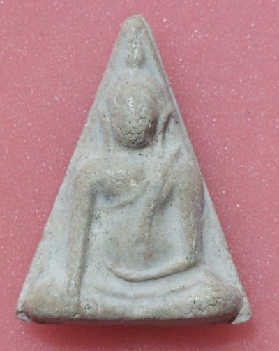 หลวงปู่หิน     วัดระฆังโฆสิตาราม    พิมพ์สามเหลี่ยมนางพญา เนื้อผง