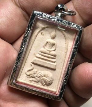 700.-พระสมเด็จหลวงปู่หงษ์ พรหมปัญโญ รุ่นหงษ์ทรงช้าง พร้อมตลับ