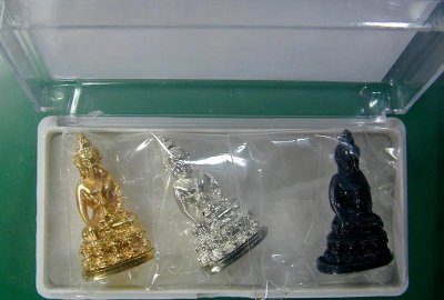 พระกริ่ง รุ่นรวยพันล้าน ชุด กก  หลวงปู่หมุน หลวงปู่ศิลาปลุกเสก.......เคาะเดียวแดง