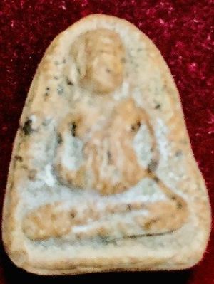 พระสังกัจจายน์เนื้อดินพิมพ์เล็ก หลวงพ่อกวย วัดโฆสิตาราม  พ.ศ. ๒๕๑๕