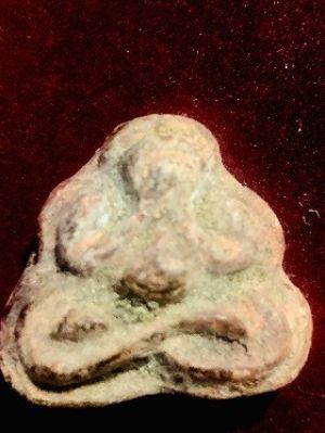 พระปิดตา เนื้อดินผงว่าน  ไม่ทราบที่