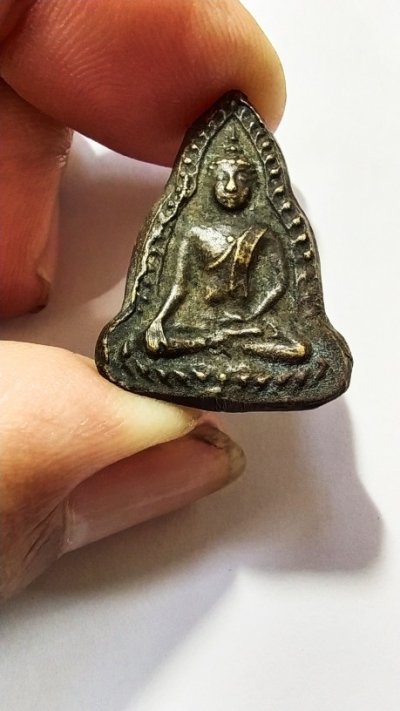 800.-เหรียญหล่อเกจิ เนื้อทองเหลือง ไม่ทราบที่ องค์ที่2