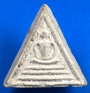 @@@เคาะแรก200บาท@@@พระพิมพ์สามเหลี่ยมหน้าจั่ว หลวงปู่เผือก วัดกิ่งแก้ว ปี 2493 ออกวัดบางด้วน จ.สมุทรปราการ