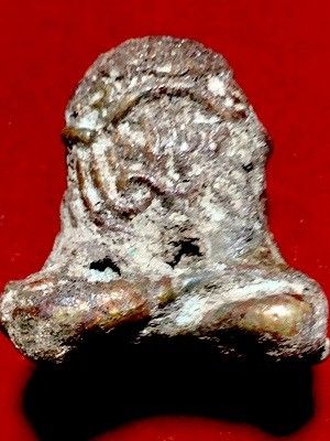 พระปิดตายันต์ยุ่ง เนื้อโลหะ(หนัก)  ไม่ทราบที่