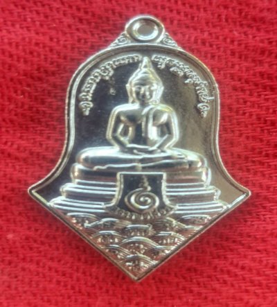 เหรียญทรงจำปี หลวงพ่อโสธร ประทับหลังพระเวสสุวรรณโณ (พิมพ์เล็ก) หลวงพ่ออิฐ วัดจุฬามณี ปี ๒๕๖๔