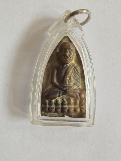 70.-หล่อเตารีด หลวงปู่ทวด เนื้อโลหะ พร้อมเลี่ยม