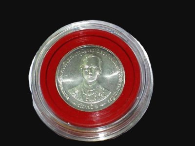 650.-เหรียญเงินที่ระลึก ร.9 รุ่นกาญจนาภิเษกเนื้อเงิน มูลค่า 150.-บาทพร้อมตลับ