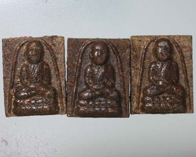 3 องค์ หลวงปู่ทวด เนื้อชานหมาก วัดห้วยมงคล รุ่น มงคล 72