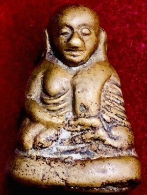 รูปหล่อหลวงพ่อเงิน บางคลาน ข้างหลังฐาน ๘๒