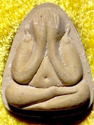 พระปิดตา หลวงปู่โต๊ะ ๓ไตรมาส เนื้อผงเกสร ๒๕๒๑-๒๕๒๓  วัดประดู่ฉิมพลี กรุงเทพฯ  ในกล่องเดิม