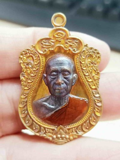 2-2023 วัดใจ 100 เหรียญเสมา 6 รอบ หลวงพ่อคูณ วัดบัลลังก์ จ.นครราชสีมา 2566 งาน ACI ทองแดงผิวไฟ สอดไส้นวะ หมายเลข 23 กล่องเดิม